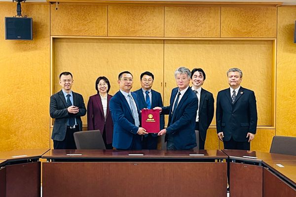 副校长付跃刚与日本东京都立大学副学长签署会议纪要_副本.jpg